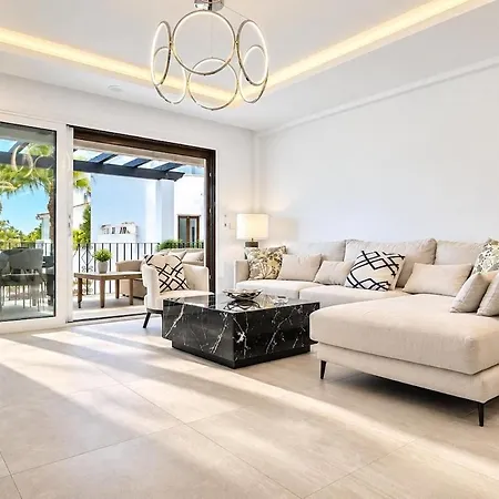 Marina - Penthouse Beachside