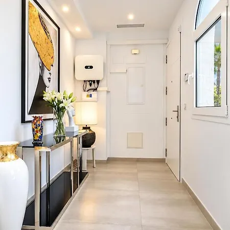 Marina - Penthouse Beachside *