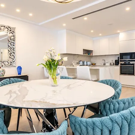 Marina - Penthouse Beachside *